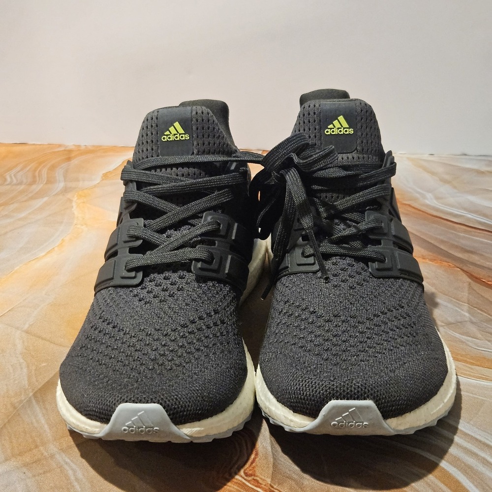Adidas Ultraboost 4.0 DNA Womens 9.5 Black Running Shoes Sneakers FY9123 EUC